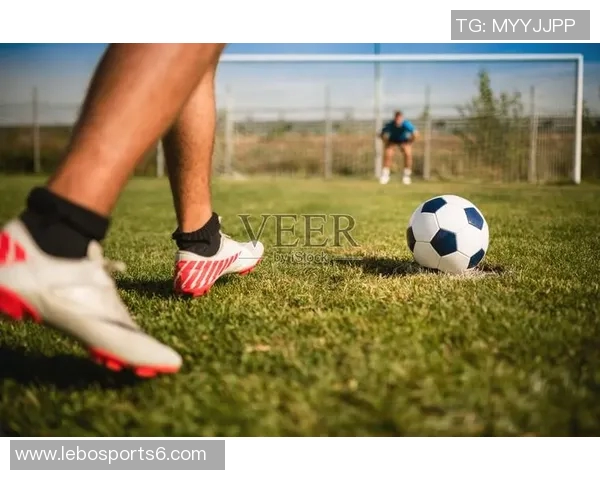 足球点球规则详解及其在比赛中的重要性与应用分析 足球点球规则详解及其在比赛中的重要性与应用分析