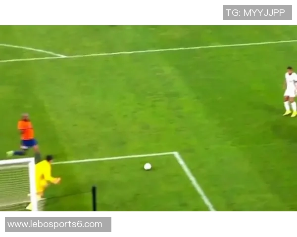 足球误判引发争议球迷怒斥裁判失误影响比赛公正性与公平性