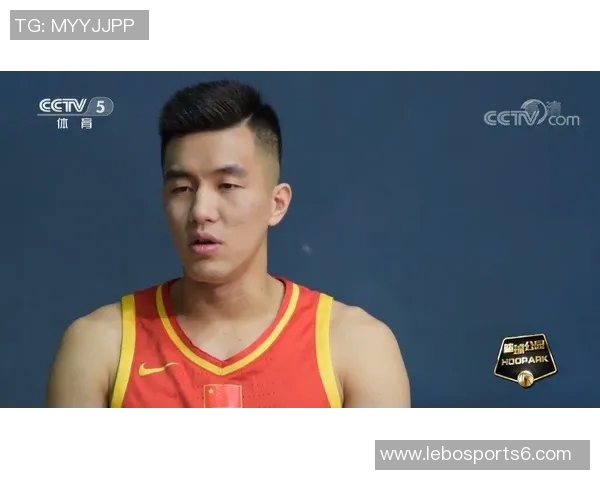 足球校队的成长之路：从青涩少年到校园荣耀的奋斗历程